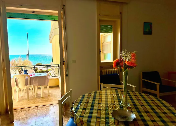 Exclusive Sea View Lejlighed *